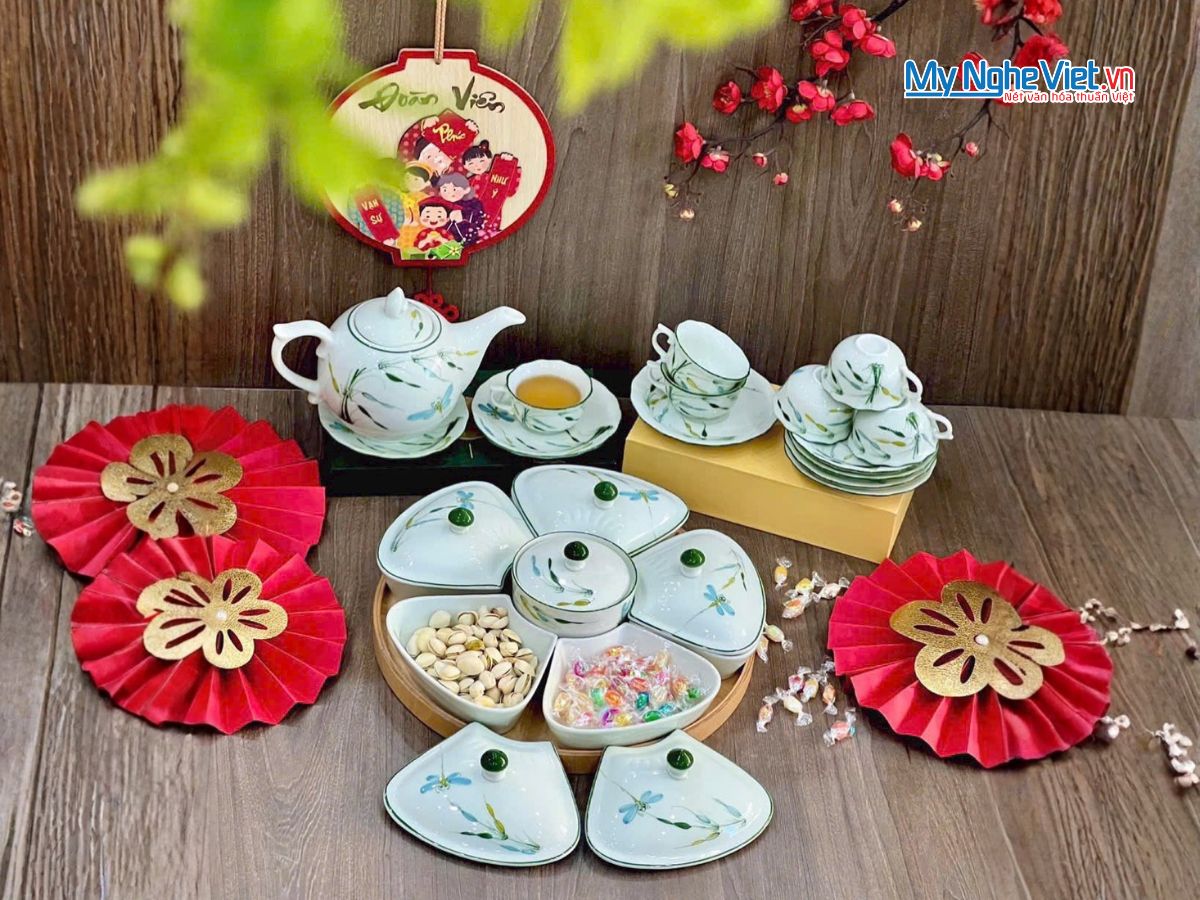 Bộ Bình Trà Và Khay Mứt Tết 5 Ngăn Gốm Bát Tràng Vẽ Chuồn Chuồn