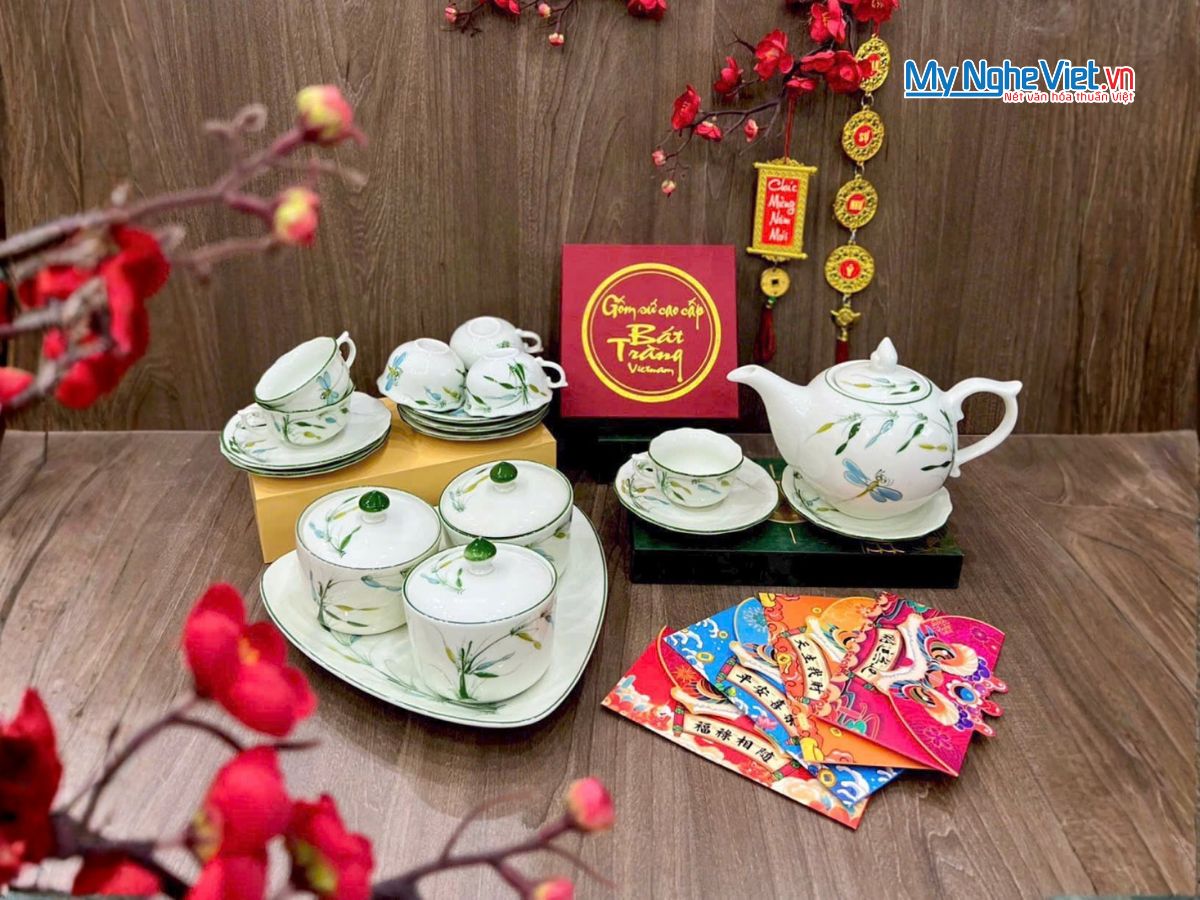 Bộ Bình Trà Và Bộ 3 Hũ Mứt Tết Gốm Bát Tràng Vẽ Chuồn Chuồn