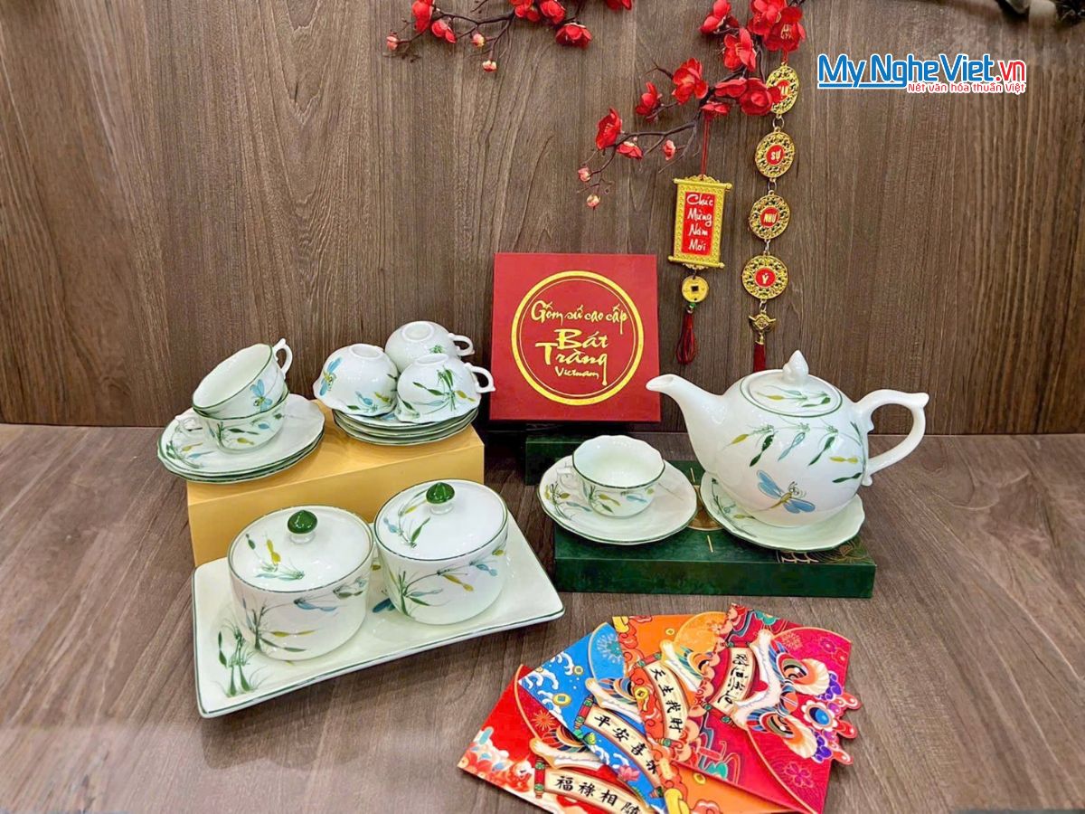 Bộ Bình Trà Và Bộ 2 Hũ Mứt Tết Gốm Bát Tràng Vẽ Chuồn Chuồn