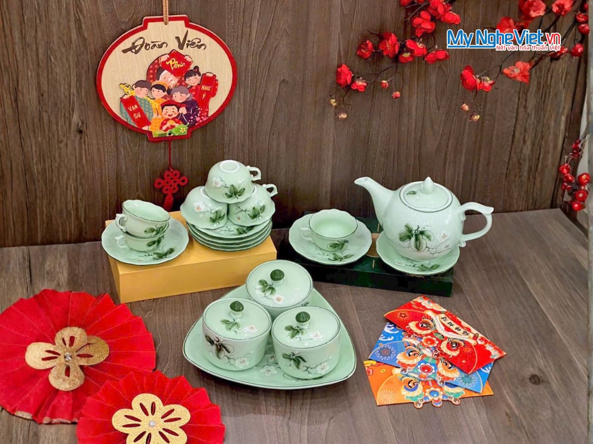 Bộ Bình Trà Và Bộ 3 Hũ Mứt Tết Gốm Bát Tràng Men Xanh