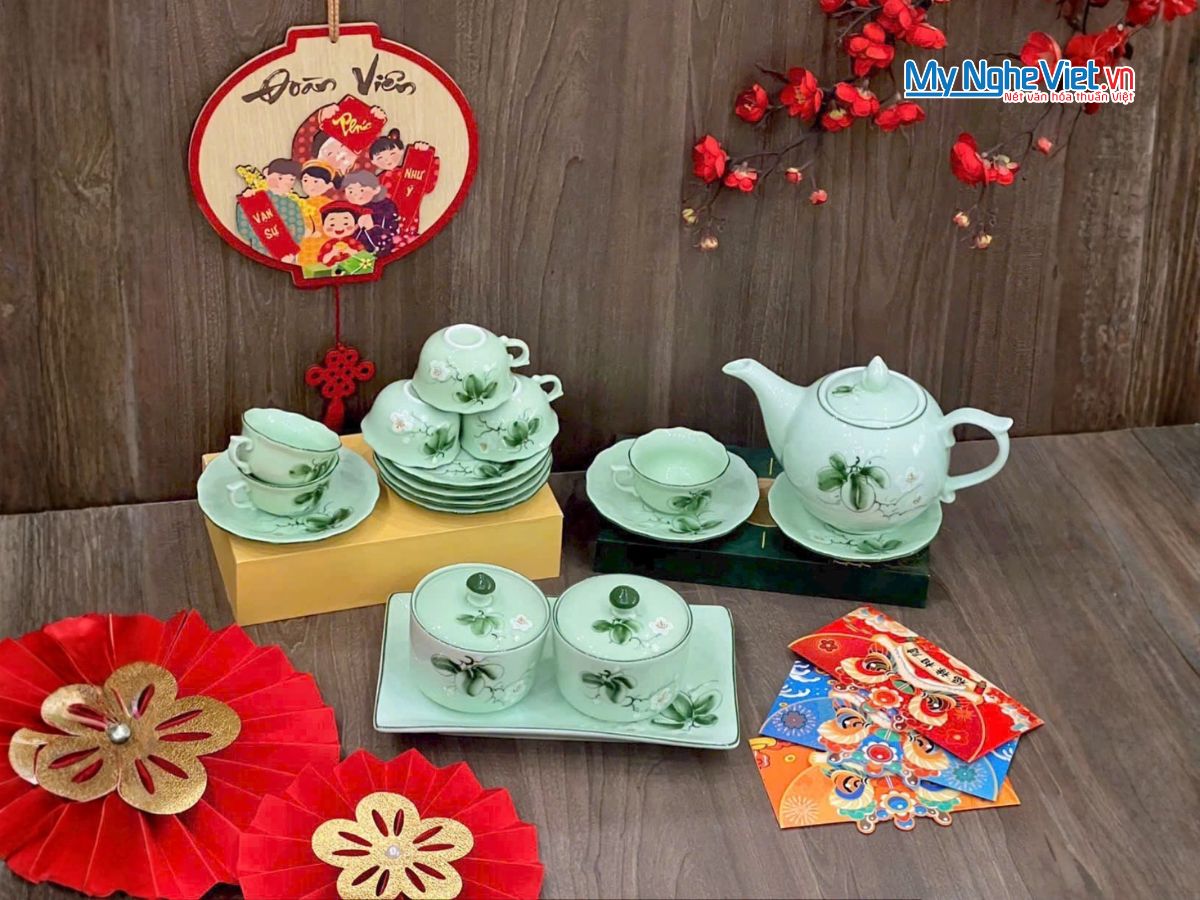 Bộ Bình Trà Và Bộ 2 Hũ Mứt Tết Gốm Bát Tràng Men Xanh