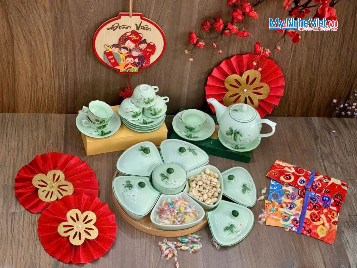 Bộ Bình Trà Và Khay Mứt Tết Gốm 5 Ngăn Bát Tràng Men Xanh