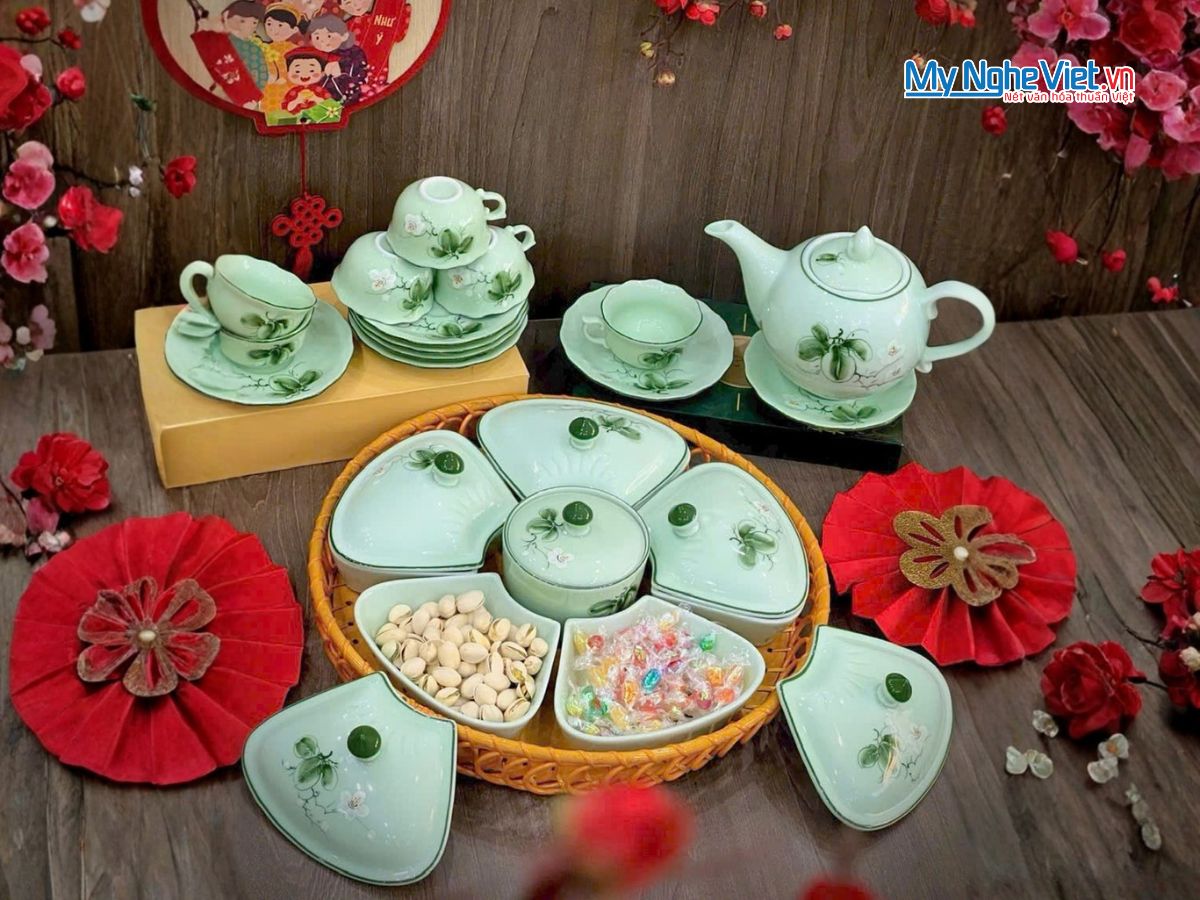 Bộ Bình Trà Và Khay Mứt Tết Gốm 5 Ngăn Bát Tràng Men Xanh