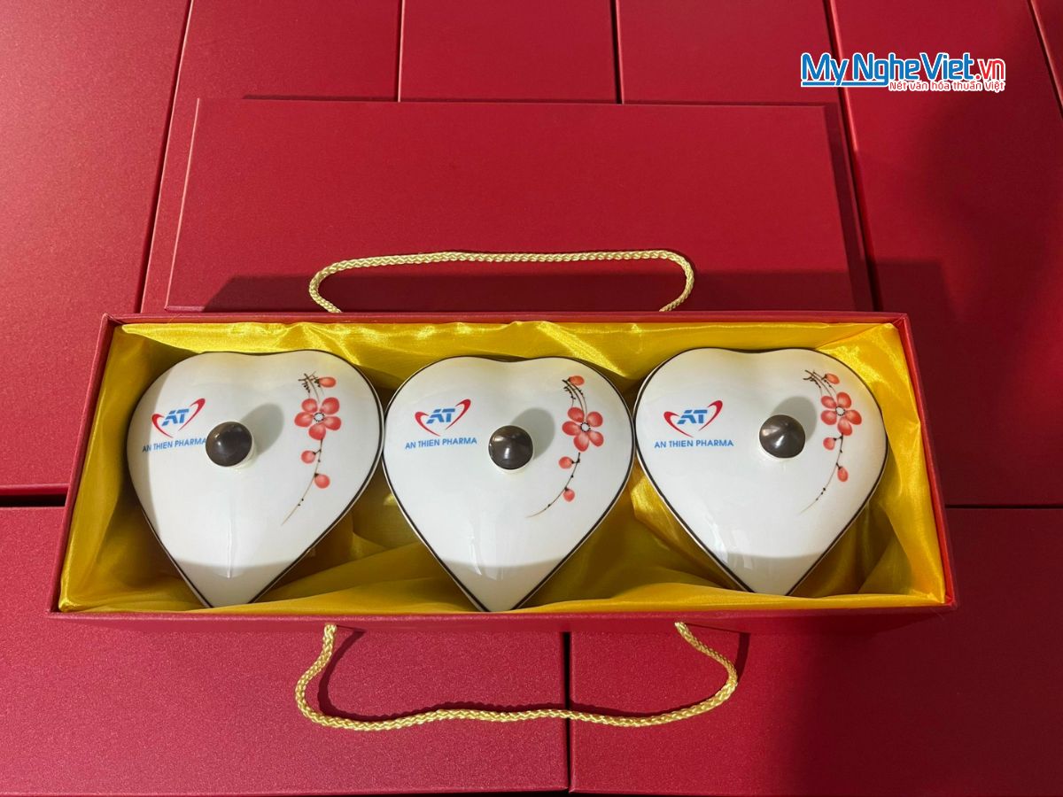 Bộ ba khay mứt gốm hình tym vẽ hoa đào - In logo doanh nghiệp