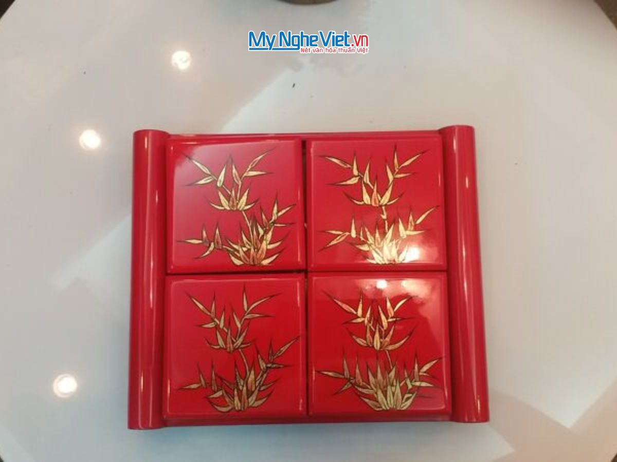 Hộp mứt tết sơn mài tay cầm 4 ngăn khay rời vẽ lá trúc MNV-QT02.1