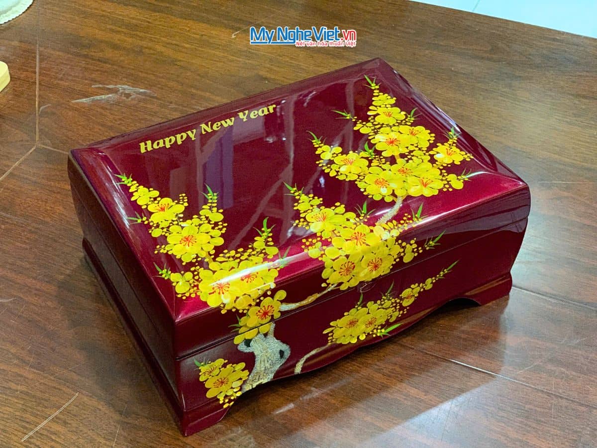 Bộ quà tặng hộp sơn mài hoa mai và bộ khăn trải bàn xanh lá vẽ sen CBMNV-KLTB11.4