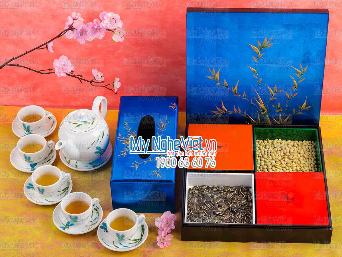 Bộ quà tặng hộp mứt phối bình trà vẽ trúc MNV-QT101B