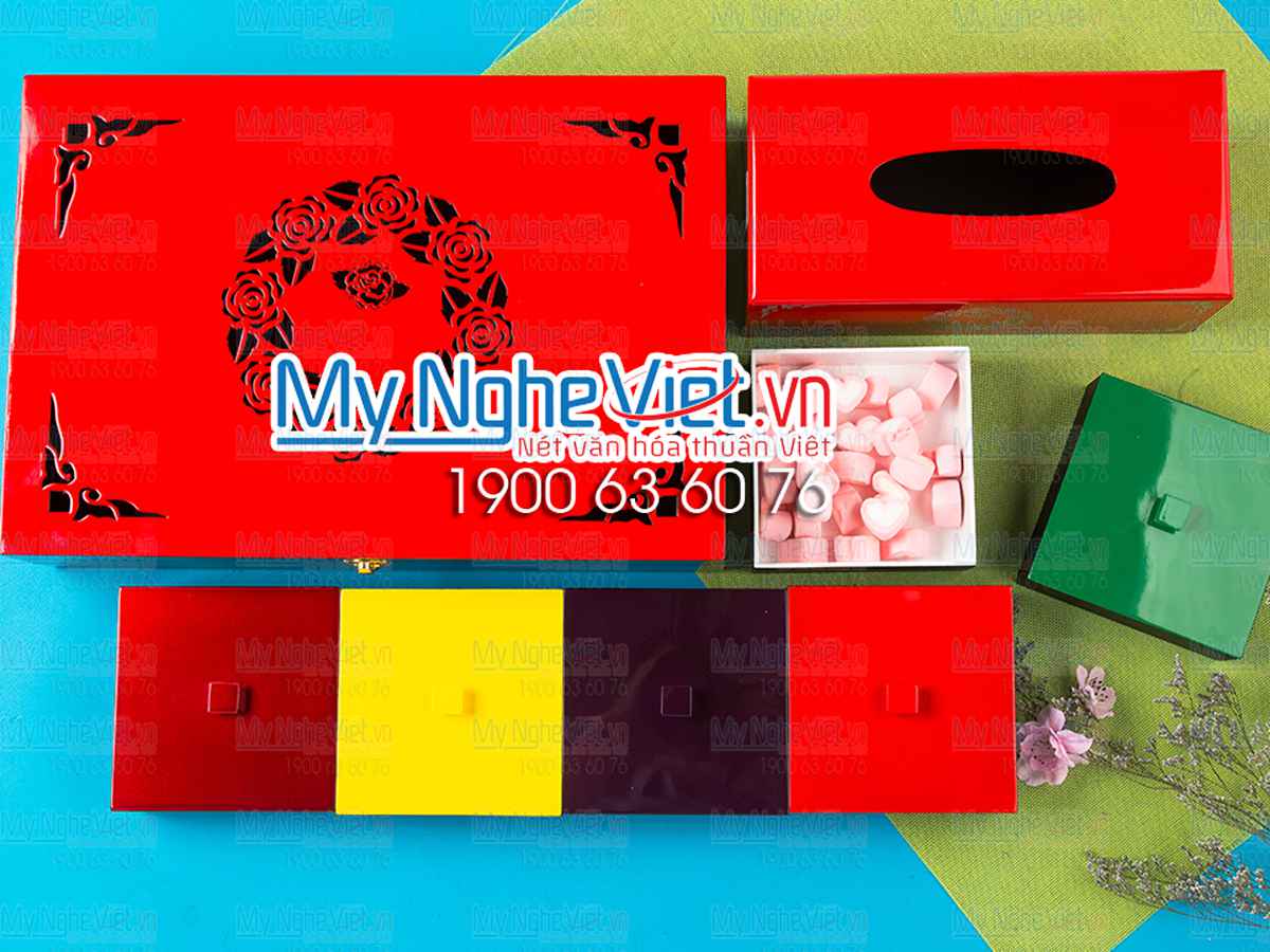 Bộ hộp mứt + hộp khăn giấy chữ nhật khắc hoa hồng đỏ tươi MNV-QT011