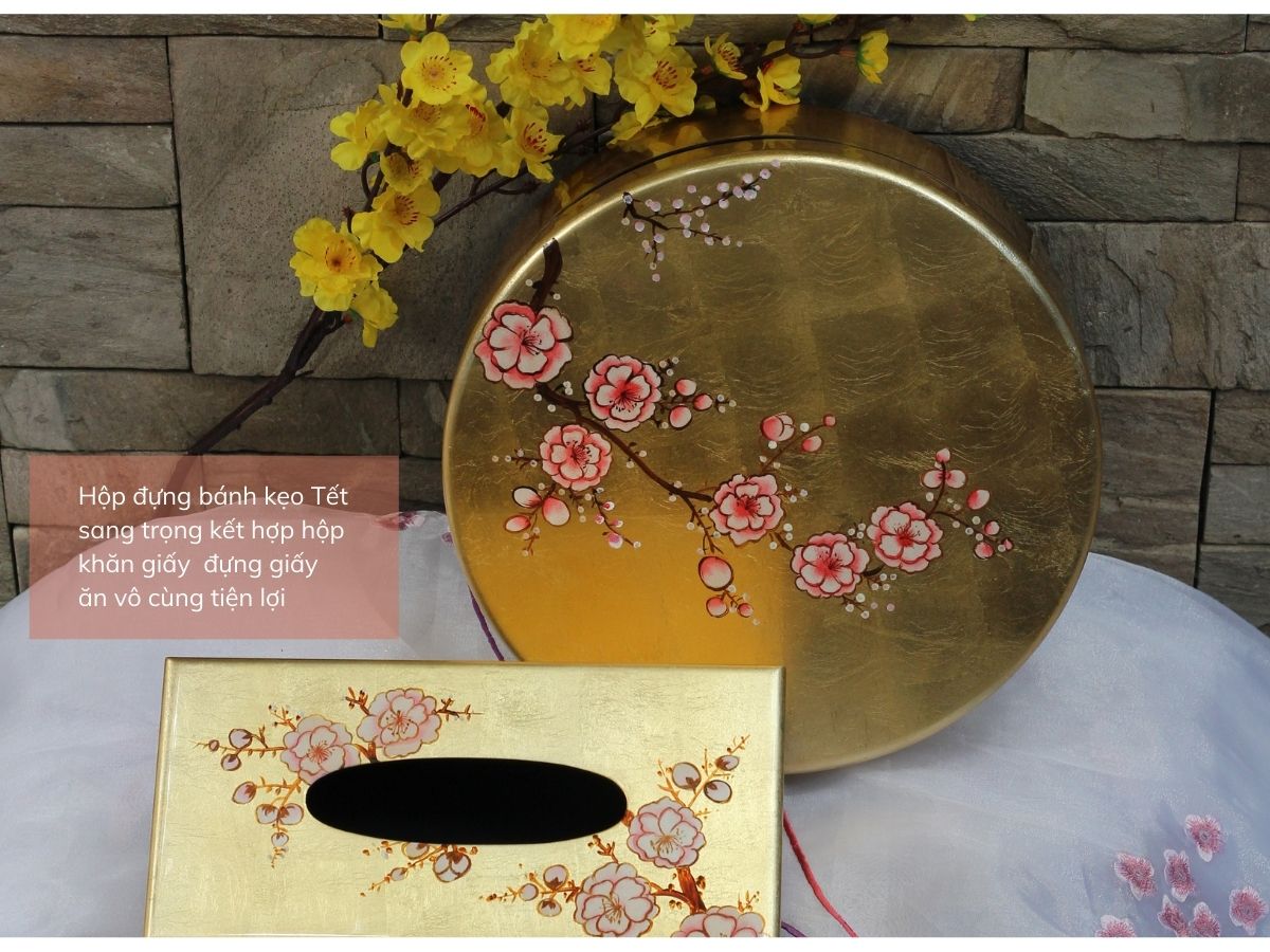 Bộ quà tặng Hộp mứt tết sơn mài tròn 5 ngăn - Vẽ đào- Đắp Vàng QTTBLT-Da-1