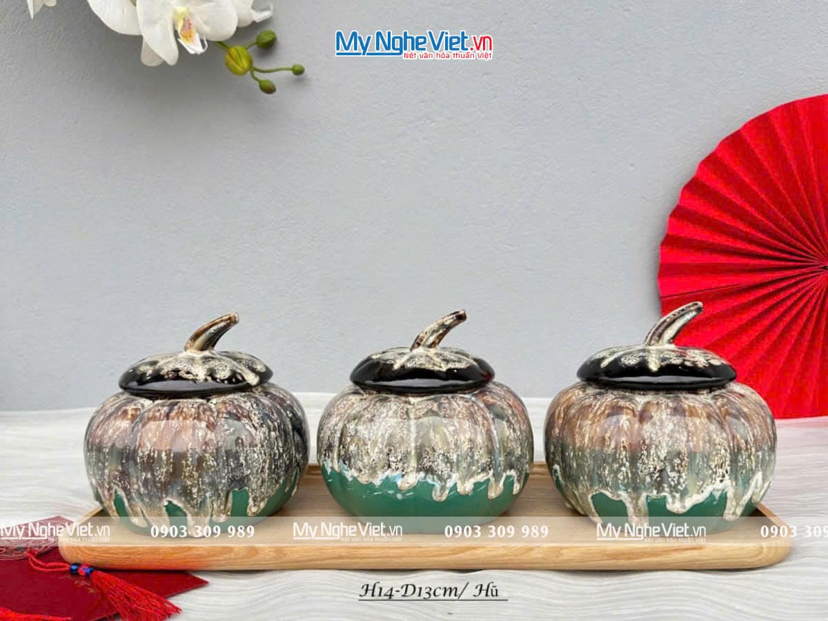 Bộ ba hủ mứt gốm Bát Tràng màu xanh lá và khay đế gỗ Bộ ba hủ mứt gốm Bát Tràng màu xanh lá và khay đế gỗ